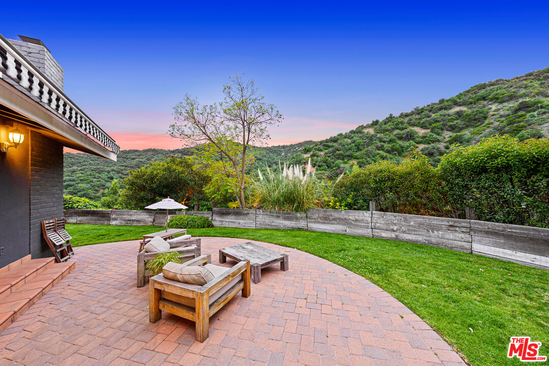 3940 Mandeville Canyon Road Los Angeles, CA 90049 - Photo 3 of 54