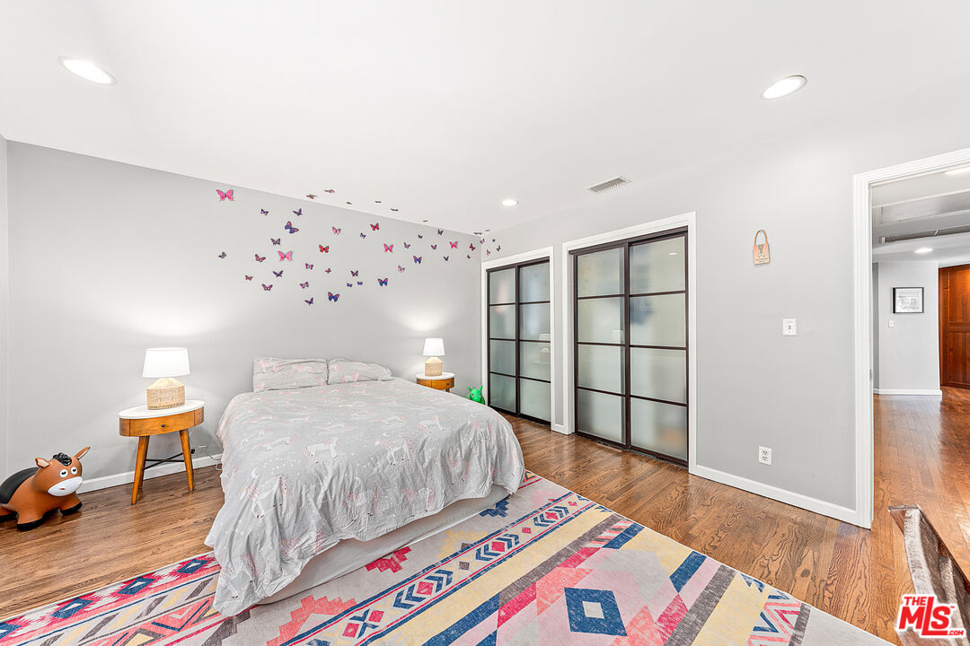 3940 Mandeville Canyon Road Los Angeles, CA 90049 - Photo 32 of 54 a bedroom with a bed and a window