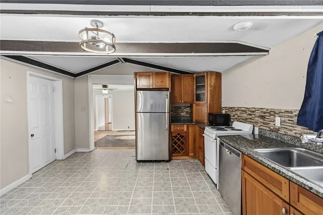 $379,900 | 608 Black Plain Road, North Smithfield, RI 02896