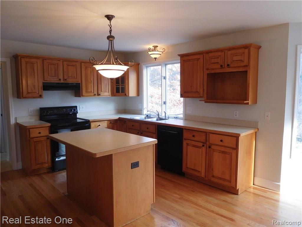 10633 East Splitstone Pinckney, MI 48169 - Photo 5 of 35 DSCN1457.JPG