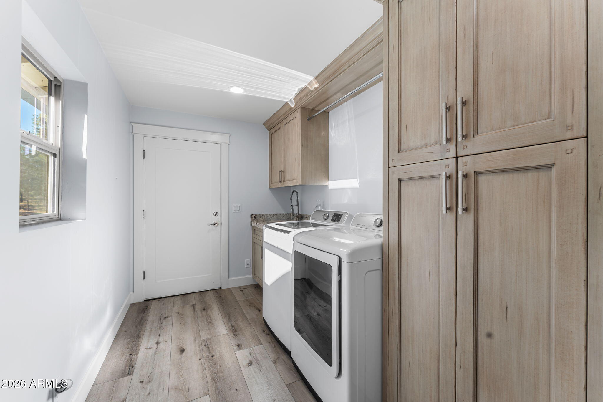 5055 Townsend-Winona Road Flagstaff, AZ 86004 - Photo 18 of 34 a view of a kitchen with washer and dryer