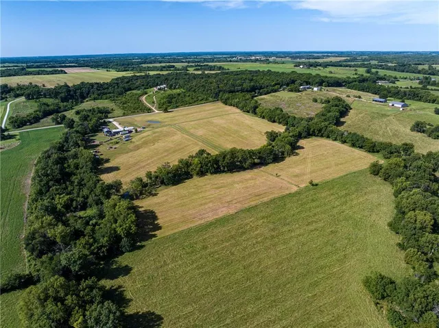 $415,000 | 11855 Northwest Hwy Ab, Urich, MO 64788