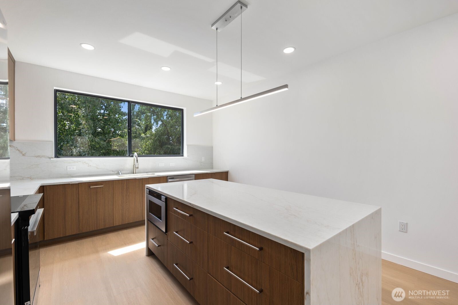 3945 South Morgan Street Seattle, WA 98118 - Photo 6 of 40 Gallery Image 6