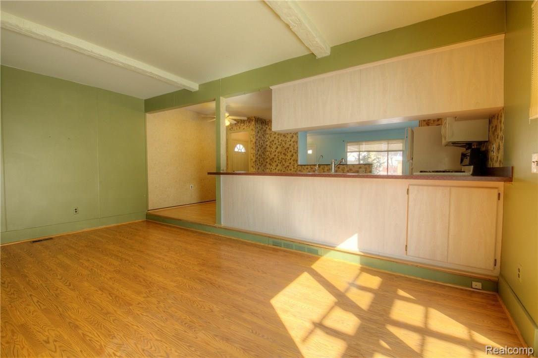 624 Merrimac Road Canton, MI 48188 - Photo 13 of 25 14 Living Room.jpg