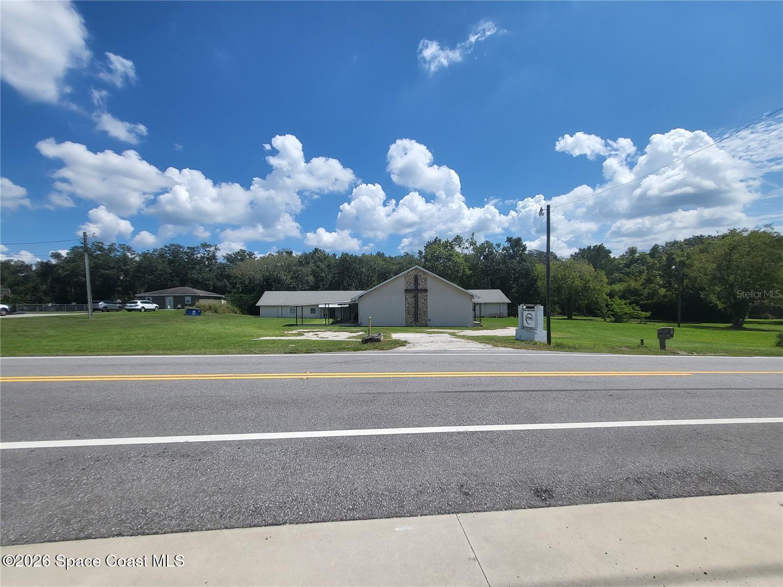 4626 Pipkin Road South Lakeland, FL 33811 - Photo 4 of 17 a view of a houses with a big yard