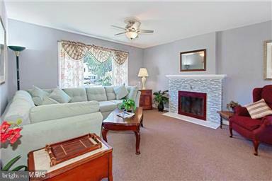 5206 Gilpin Drive Springfield, VA 22151 - Photo 3 of 26 Living Room