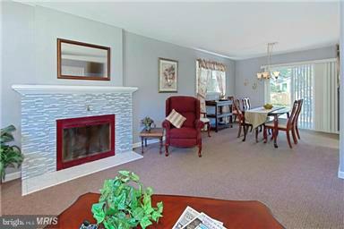 5206 Gilpin Drive Springfield, VA 22151 - Photo 4 of 26 Living Room