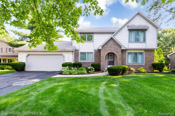 $425,000 | 4086 Cherry Garden Drive, Commerce Township, MI 48382