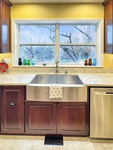 $995,000 | 14 Oak Hills Drive, Washington, MO 63090