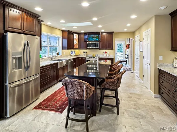 $995,000 | 14 Oak Hills Drive, Washington, MO 63090