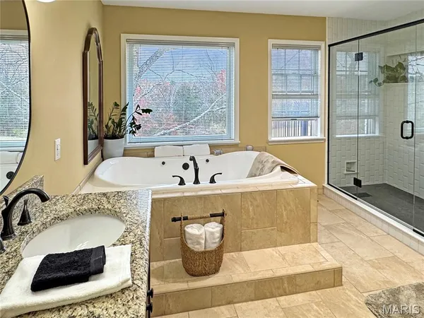 $995,000 | 14 Oak Hills Drive, Washington, MO 63090