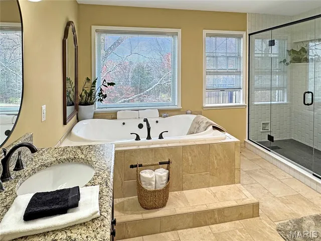 $995,000 | 14 Oak Hills Drive, Washington, MO 63090