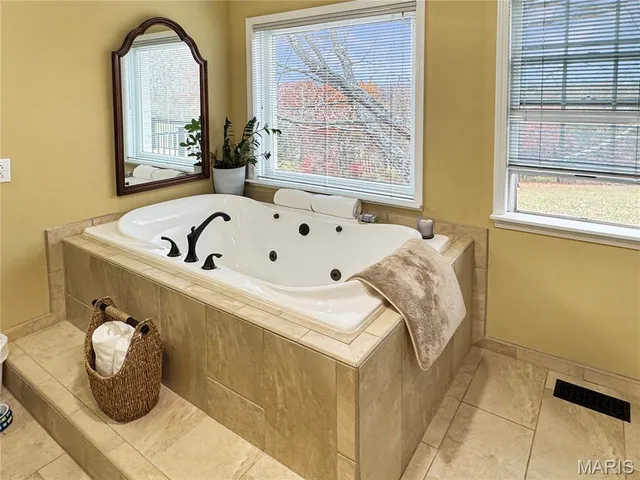 $995,000 | 14 Oak Hills Drive, Washington, MO 63090