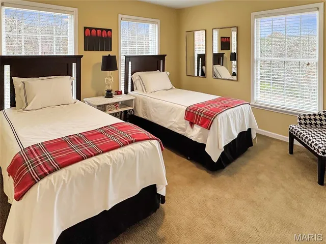 $995,000 | 14 Oak Hills Drive, Washington, MO 63090