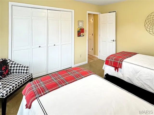 $995,000 | 14 Oak Hills Drive, Washington, MO 63090