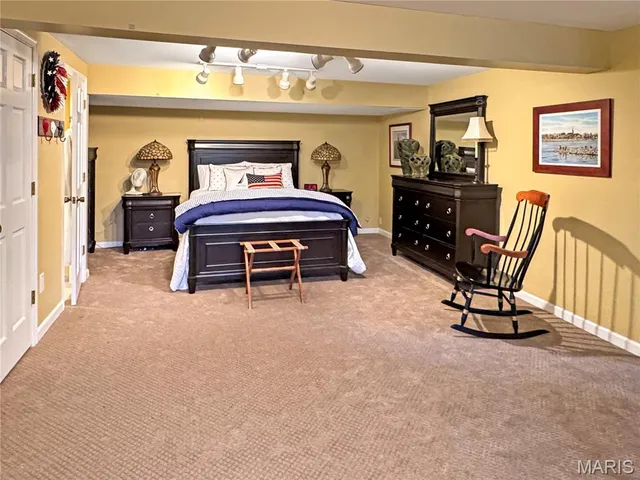 $995,000 | 14 Oak Hills Drive, Washington, MO 63090