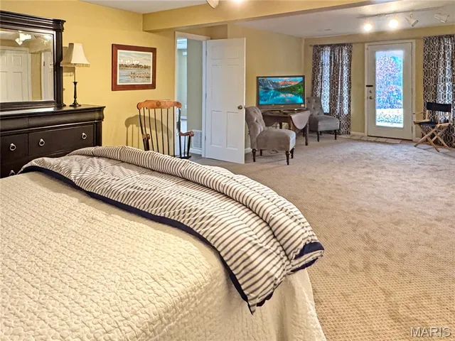 $995,000 | 14 Oak Hills Drive, Washington, MO 63090