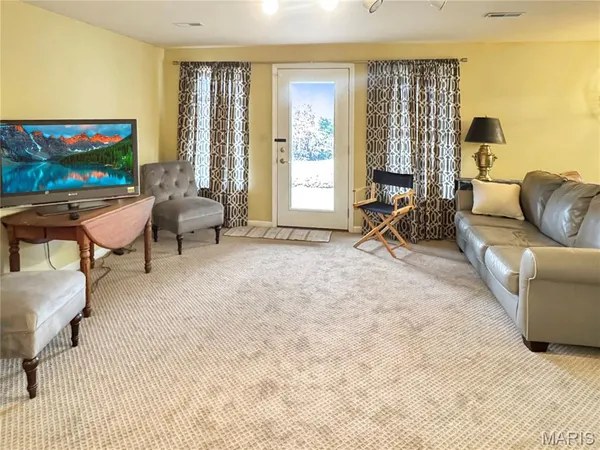 $995,000 | 14 Oak Hills Drive, Washington, MO 63090