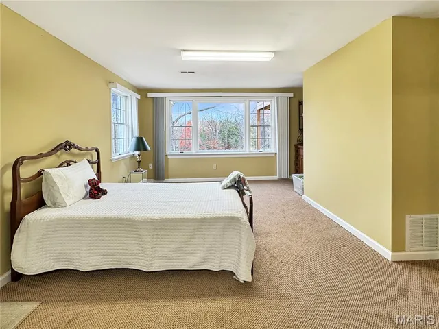 $995,000 | 14 Oak Hills Drive, Washington, MO 63090