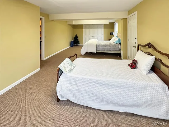 $995,000 | 14 Oak Hills Drive, Washington, MO 63090