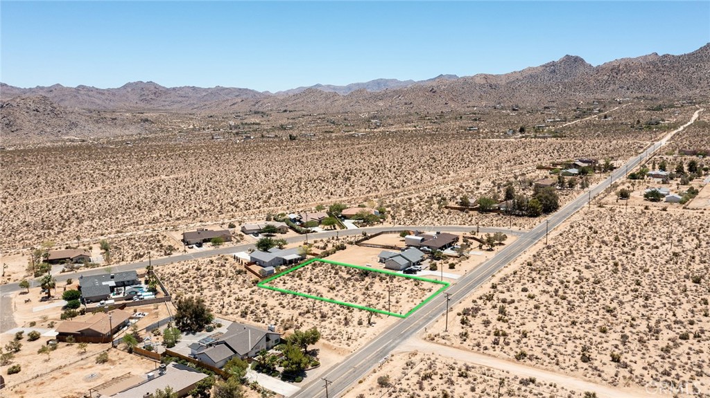 7800 Sunset Road Joshua Tree, CA 92252 - Photo 9 of 15 view of city and mountain