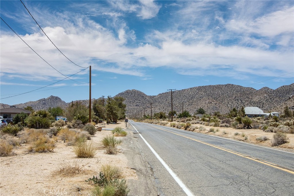 7800 Sunset Road Joshua Tree, CA 92252 - Photo 10 of 15 a view of a yard with wooden fence