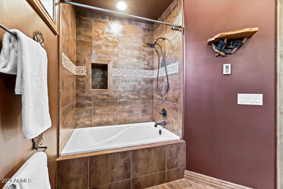 4051 West Falling Leaf Road Show Low, AZ 85901 - Photo 55 of 77 Full bath