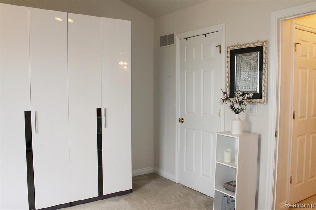 45411 North Stonewood Road Canton, MI 48187 - Photo 24 of 44