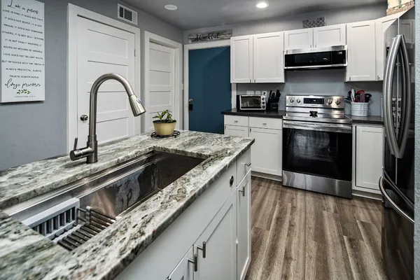 $2,000 | 13151 Walden Road, Unit 195, Montgomery, TX 77356