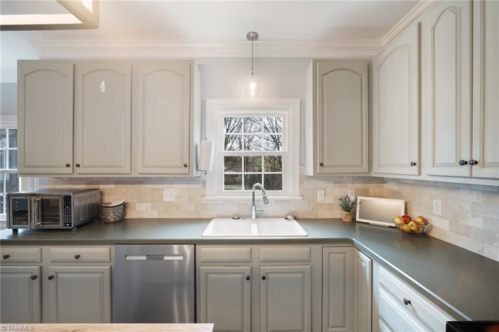 8105 Slane Court Clemmons, NC 27012 - Photo 11 of 40