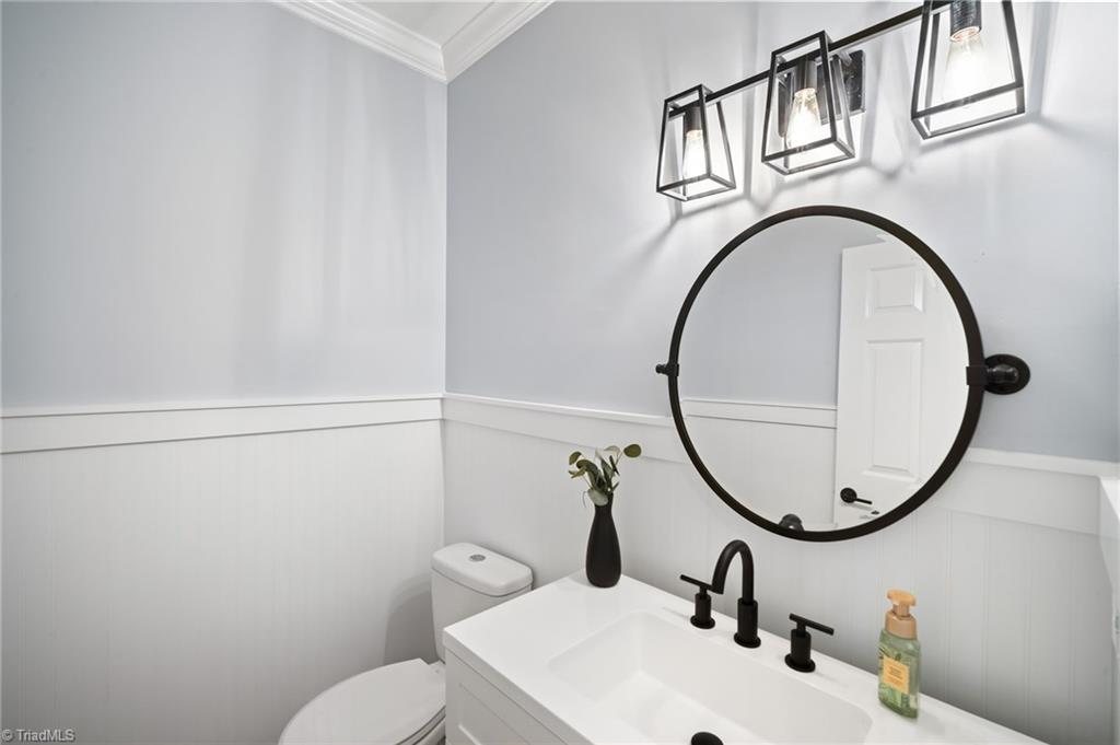 8105 Slane Court Clemmons, NC 27012 - Photo 17 of 40 powder room