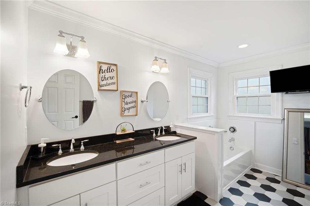 8105 Slane Court Clemmons, NC 27012 - Photo 21 of 40 en suite bath