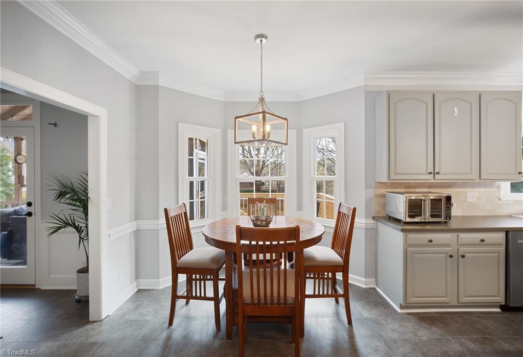 8105 Slane Court Clemmons, NC 27012 - Photo 6 of 40 breakfast table