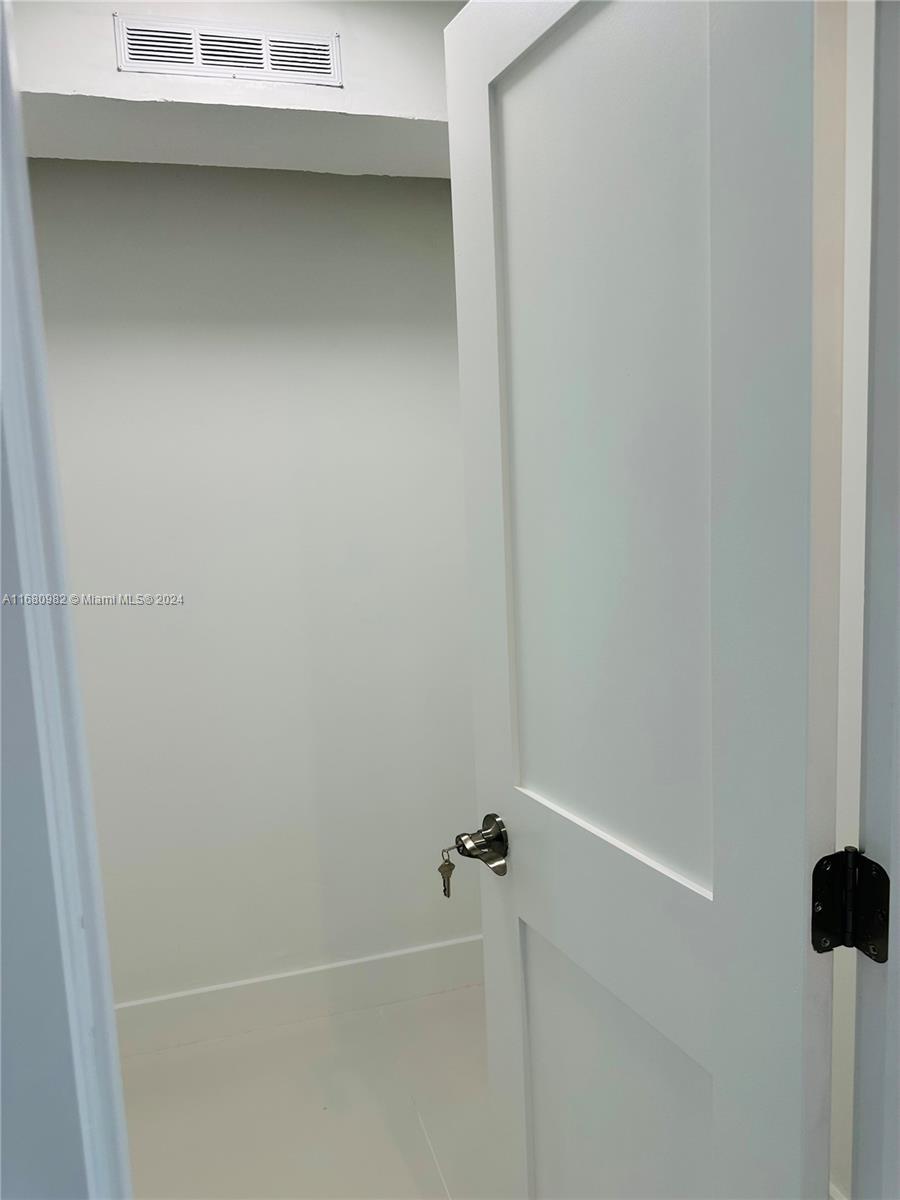 345 Ocean Drive, Unit 219 Miami Beach, FL 33139 - Photo 18 of 26 a view of a bathroom