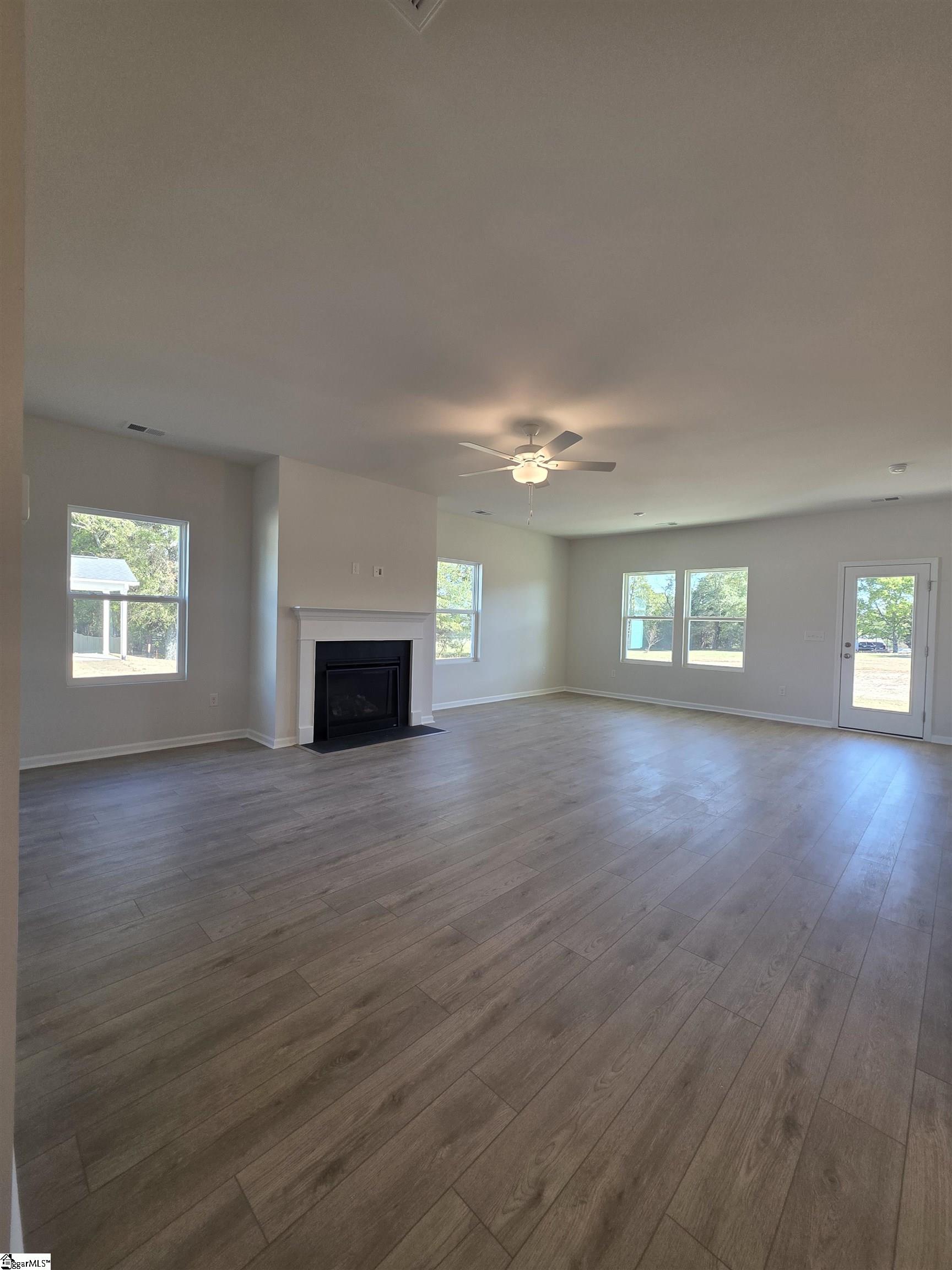 411 Dodger Avenue Chesnee, SC 29323 - Photo 11 of 35 Family room