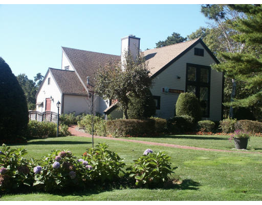 10 Shellback Way, Unit 10 Mashpee, MA 02649 - Photo 4 of 12 a front view of a house with garden