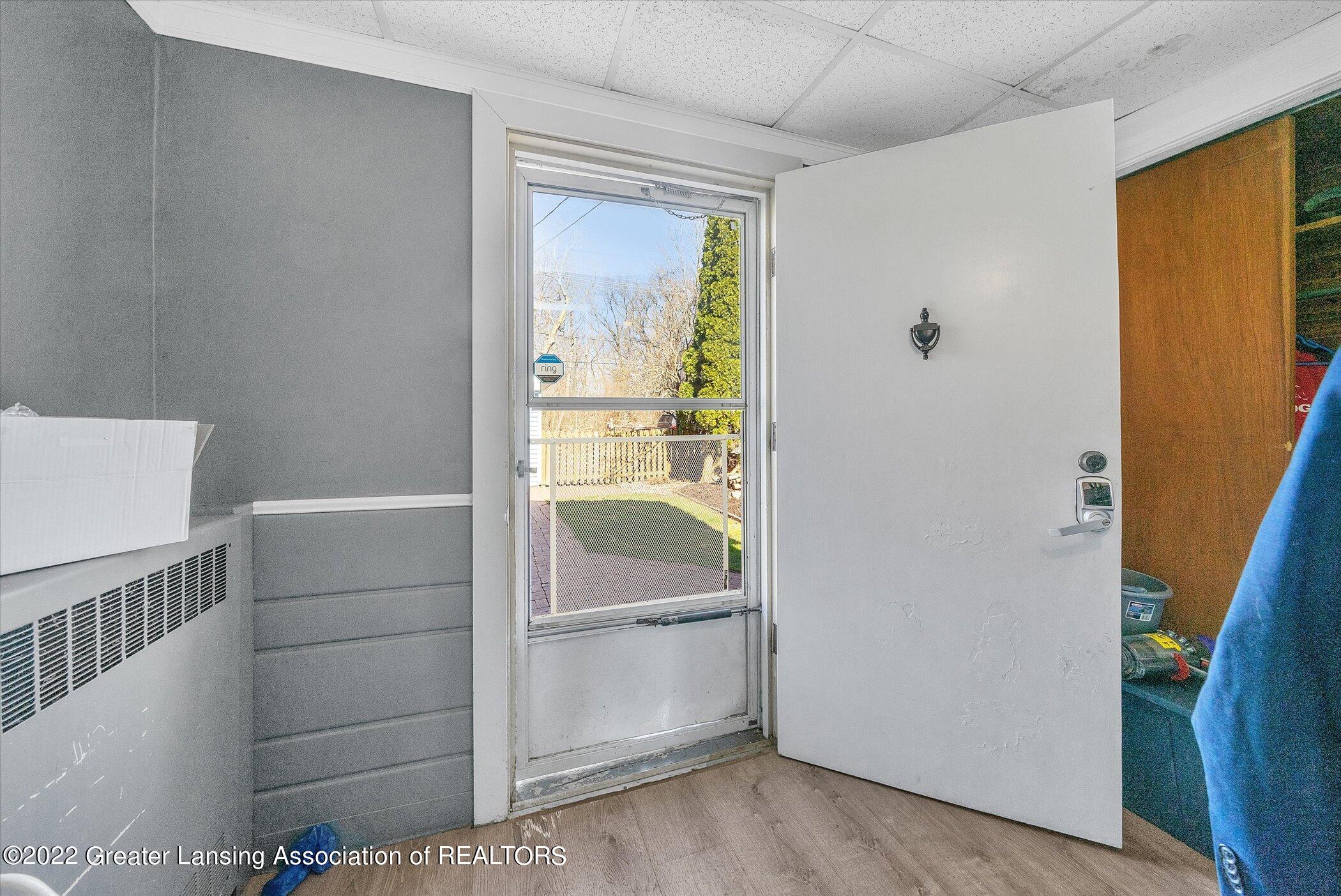 06-6387-E-Reynolds-Rd-WindowStill-Real-E