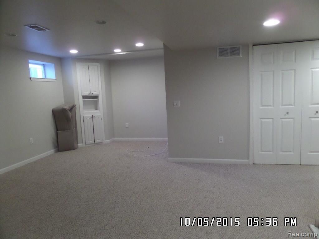 2195 Crystal Drive Rochester, MI 48309 - Photo 25 of 27 SAM_6136.JPG