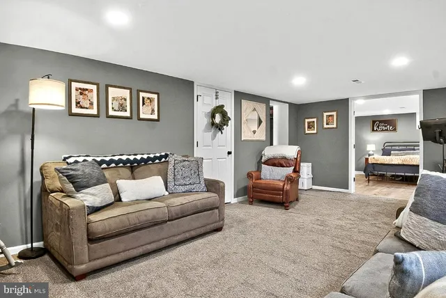 $369,900 | 9263 East Springfield Road, Seven Valleys, PA 17360