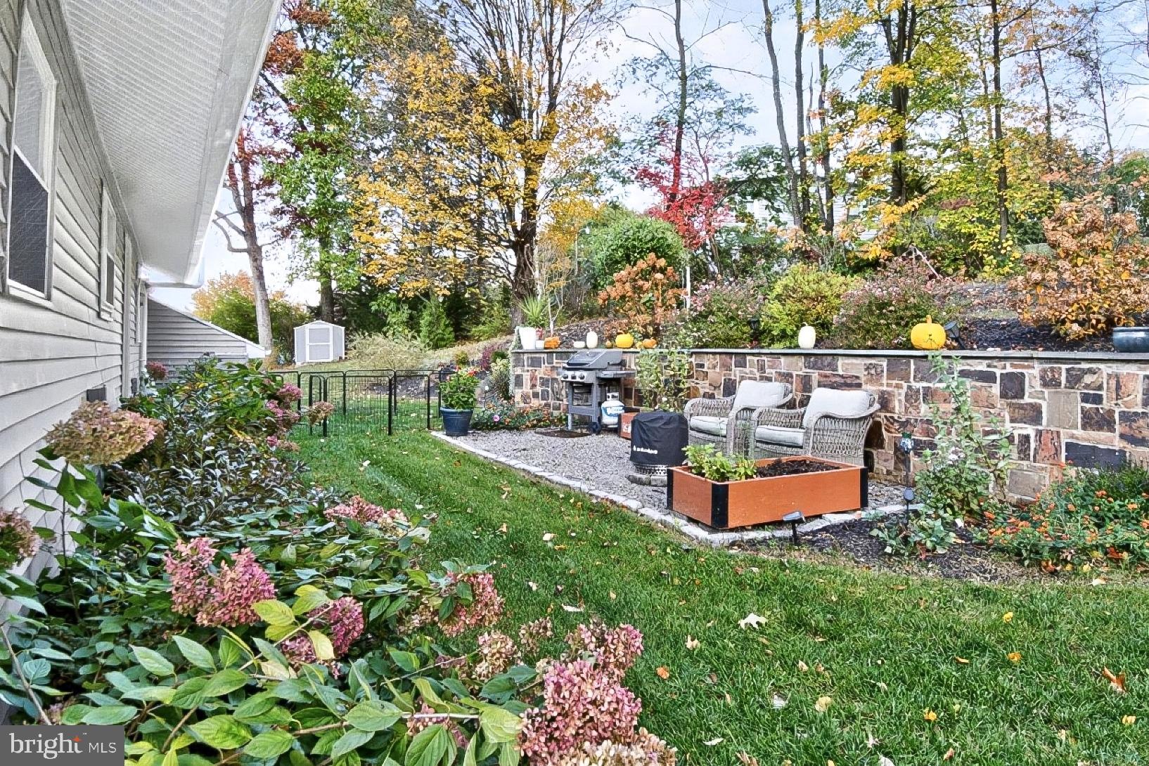 9263 East Springfield Road Seven Valleys, PA 17360 - Photo 19 of 20 a garden view with sitting space and garden