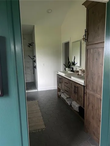 $625,000 | 576 East 47th Highway, Girard, KS 66743