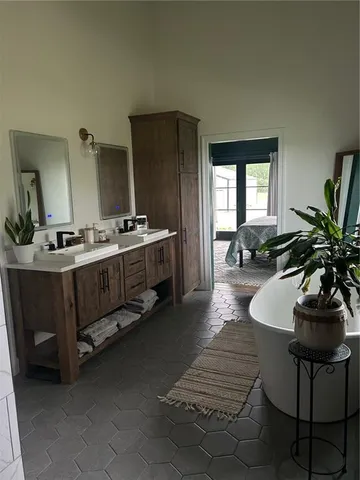 $625,000 | 576 East 47th Highway, Girard, KS 66743