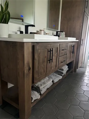 $625,000 | 576 East 47th Highway, Girard, KS 66743