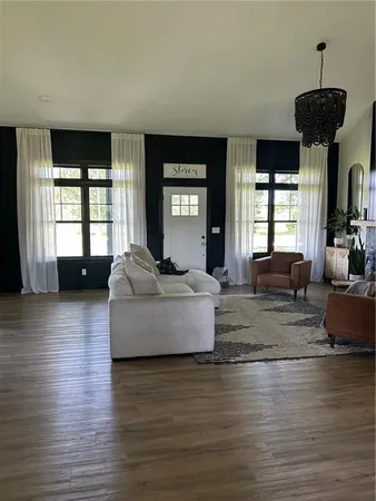 $625,000 | 576 East 47th Highway, Girard, KS 66743