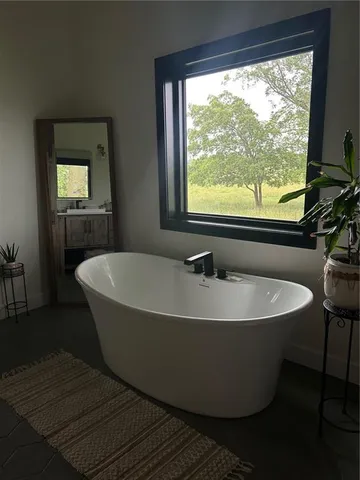 $625,000 | 576 East 47th Highway, Girard, KS 66743