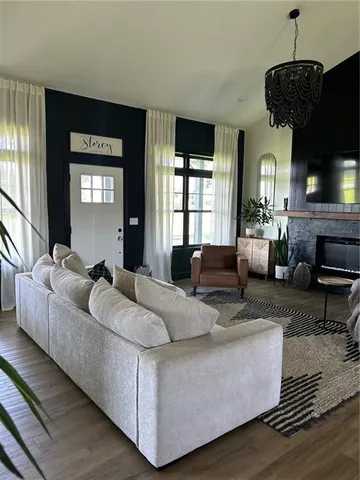 $625,000 | 576 East 47th Highway, Girard, KS 66743