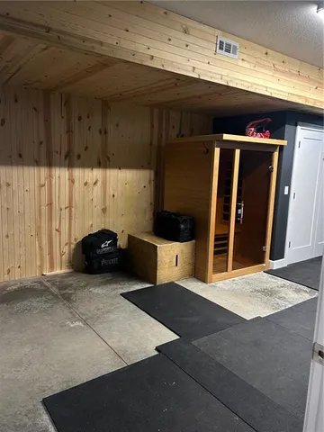 $625,000 | 576 East 47th Highway, Girard, KS 66743