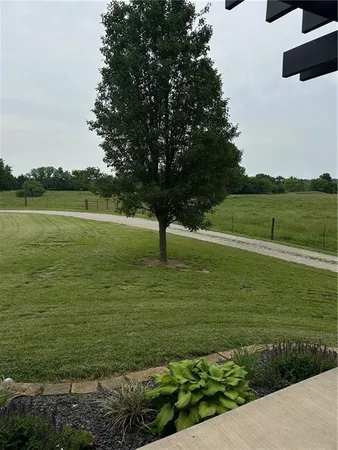 $625,000 | 576 East 47th Highway, Girard, KS 66743