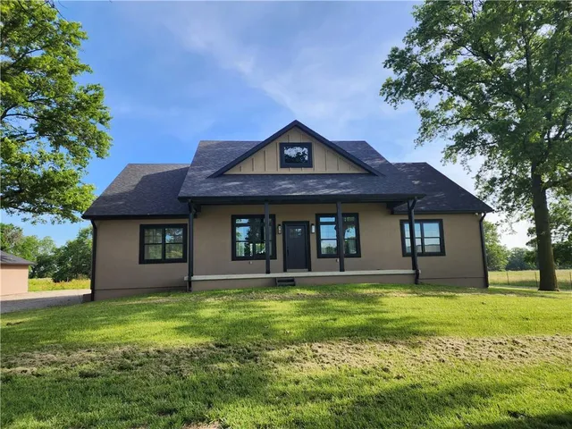 $625,000 | 576 East 47th Highway, Girard, KS 66743