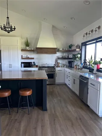 $625,000 | 576 East 47th Highway, Girard, KS 66743